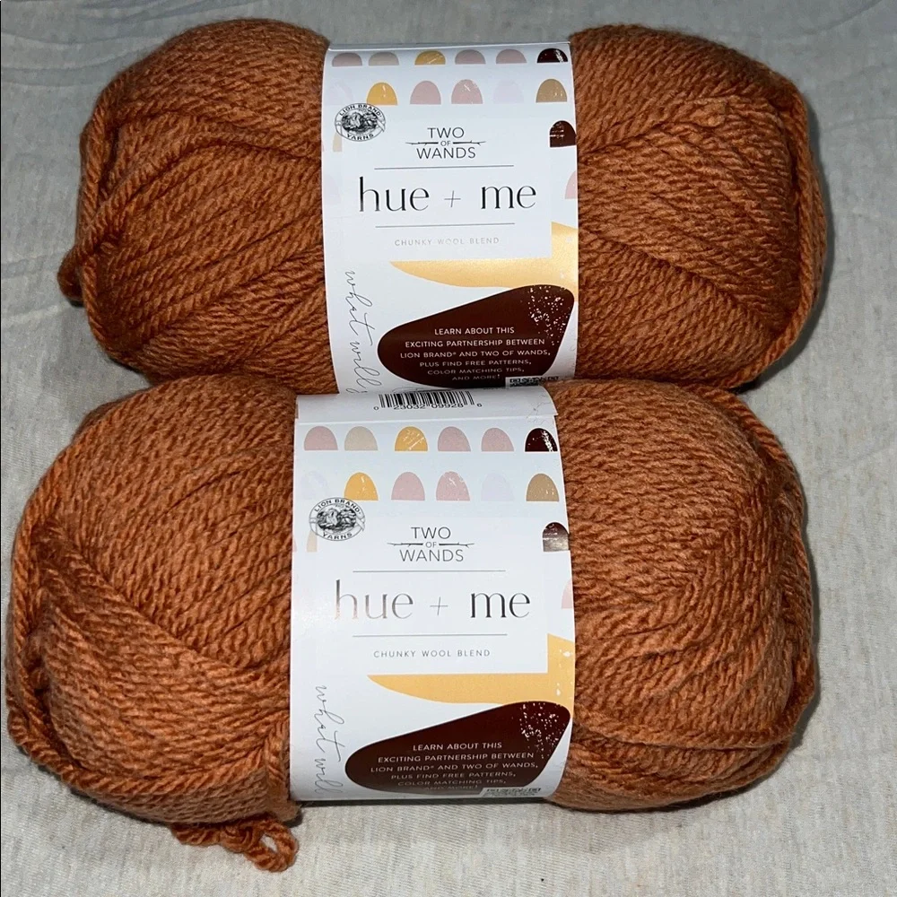 Hue + Me Yarn Bundle 2 Skeins Grapefruit Chunky Wool Blend Two Wands Lion NWT - Picture 1 of 3
